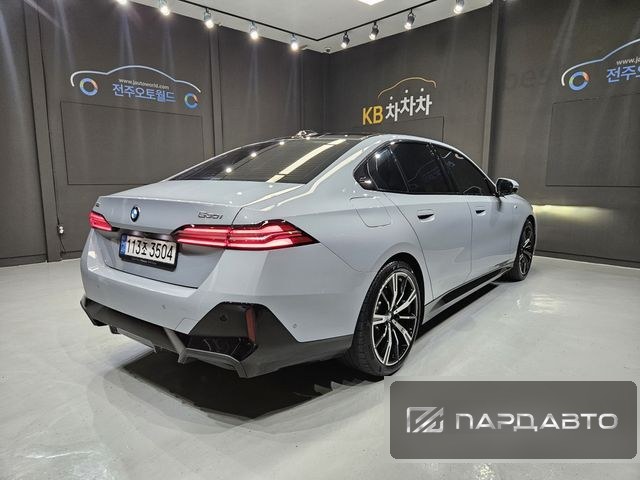 BMW 5 Series (G60)