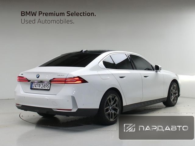 BMW 5 Series (G60)