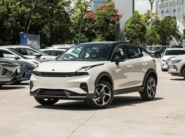Lynk & Co 06